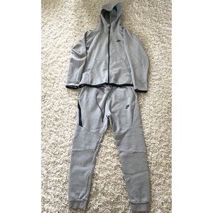 Men’s Gray Nike Sweatsuit